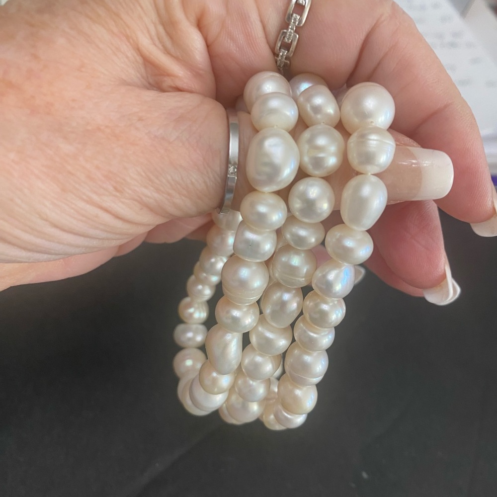 💍💎 SALE Beautiful White Faux Pearl Bracelet